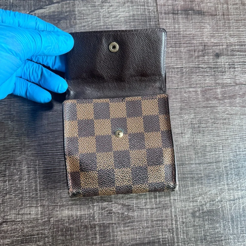 Louis Vuitton elegant wallet